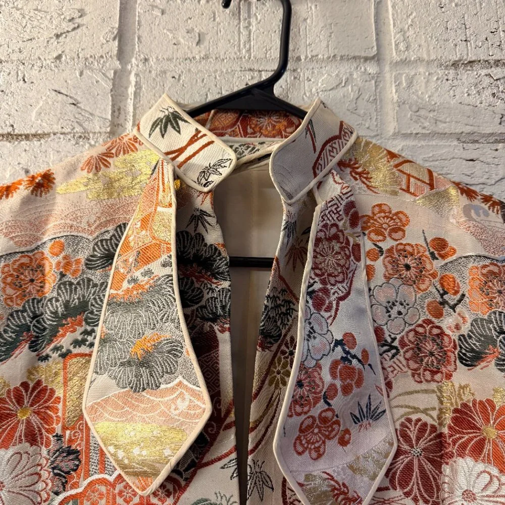 1940s/1950s Vibrant Japanese Silk Damask Cape w/ Tie Closure - Picture 6 of 9